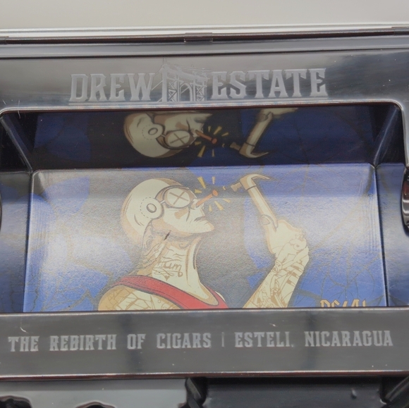 Drew Estates DE4L Blockhead Cigar Tool Kit Ashtray, Metal Stand And Metal Case - Picture 7 of 7